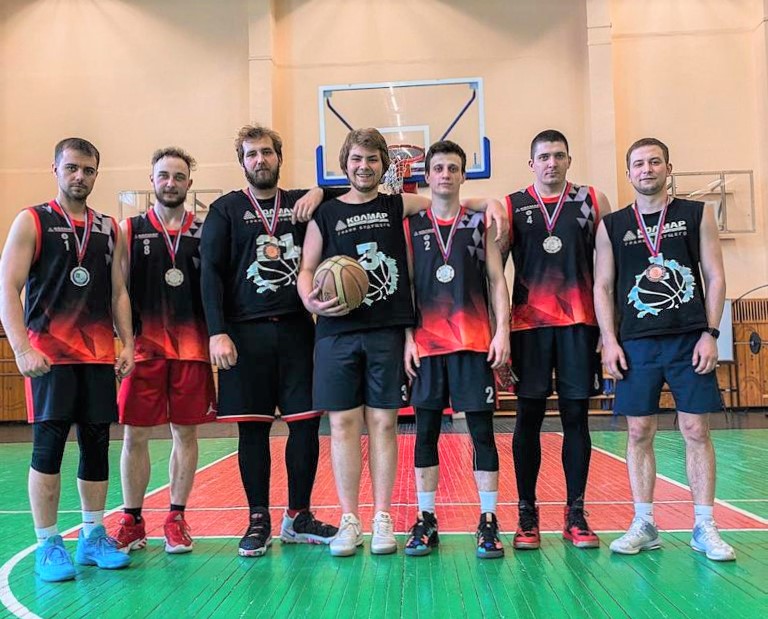 Сотрудники «Колмара» завоевали призовые места в турнире по стритболу