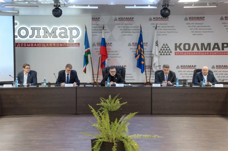 Зампред правительства Якутии Кирилл Бычков посетил компанию «Колмар» Зампред правительства Якутии Кирилл Бычков посетил компанию «Колмар»